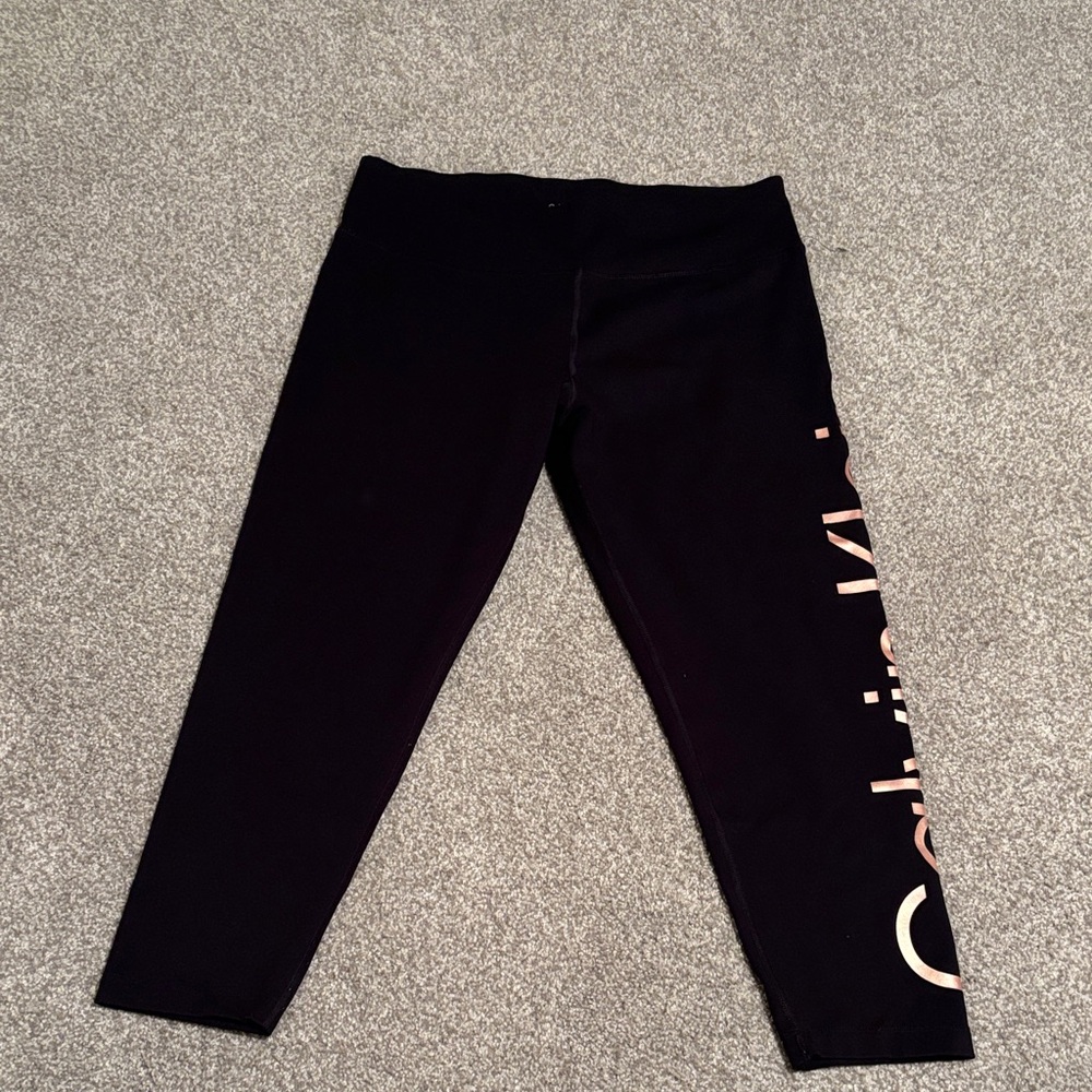 Calvin Klein Black with Gold Leggings/capri